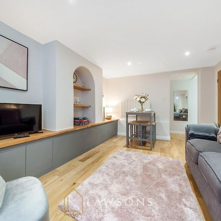 Modern Living By Lawsons With Free Parking Windsor Zewnętrze zdjęcie